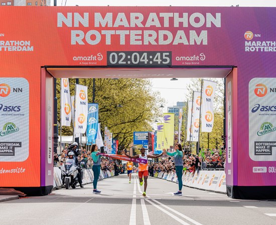 Abdi Nageeye wint NN Marathon Rotterdam opnieuw in Nederlands record