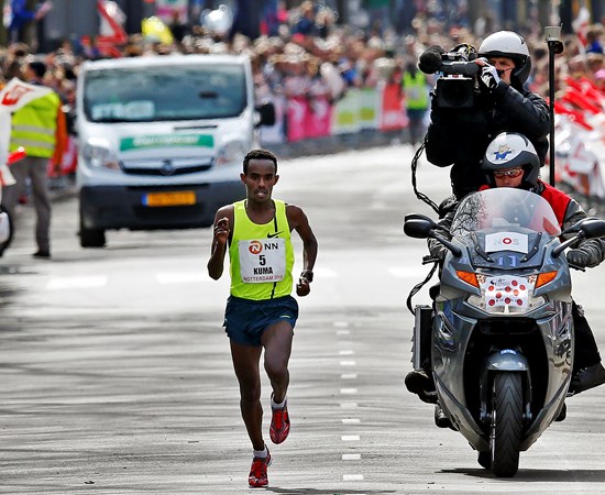 Abera Kuma, winnaar 2015, versterkt deelnemersveld 38ste NN Marathon Rotterdam