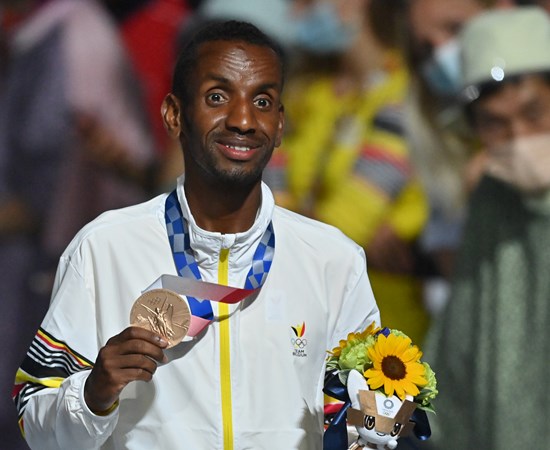 ‘Bronzen Belg’ Bashir Abdi jaagt op Europees record tijdens 40ste NN Marathon Rotterdam
