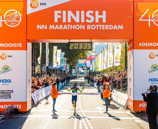 'Bronzen Belg’ goud waard in bevrijdende 40ste NN Marathon Rotterdam vol records